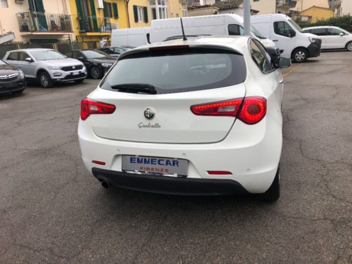 Alfa Romeo Giulietta 1.6 JTDm-2 Distinctive (6)