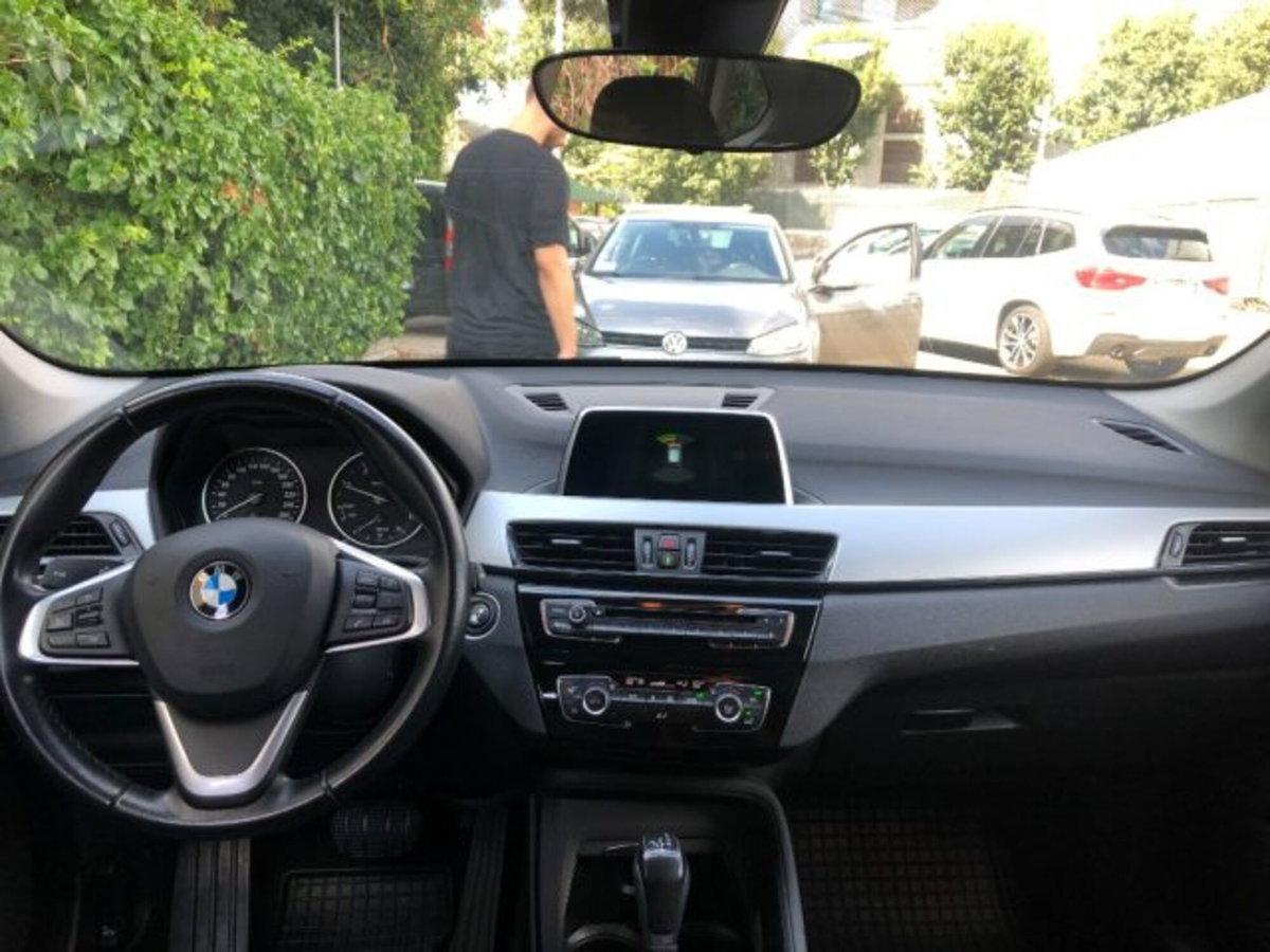 BMW X1 sDrive18d Business (13)
