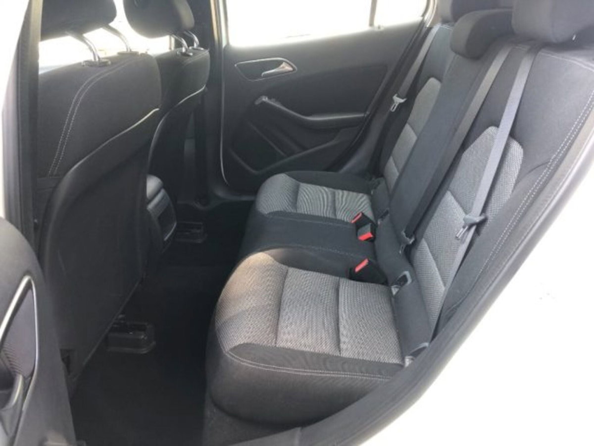 Mercedes-Benz GLA SUV 180 d Executive (10)
