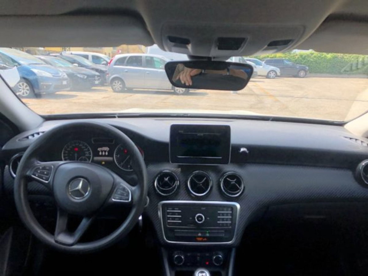 Mercedes-Benz GLA SUV 180 d Executive (12)