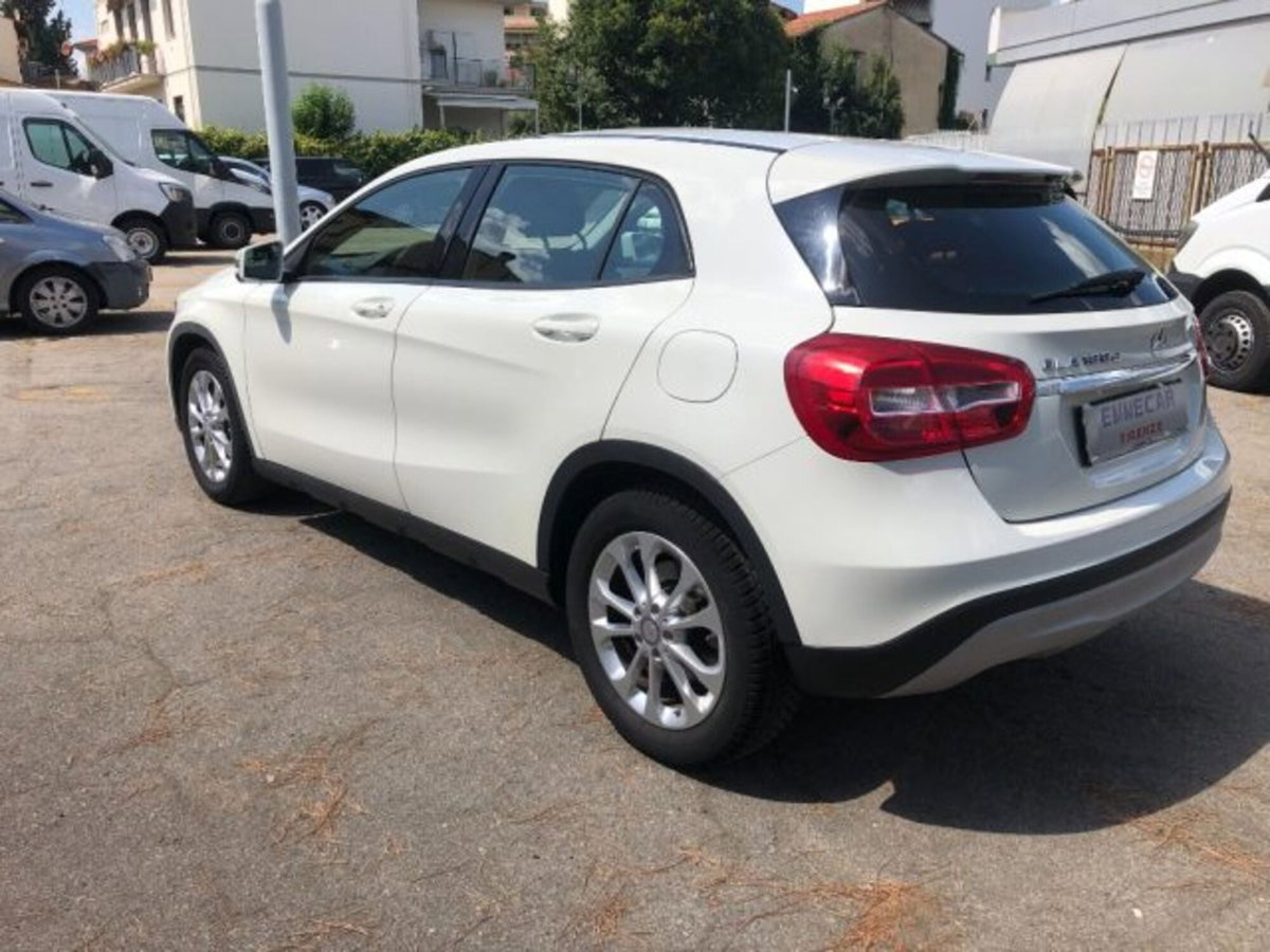 Mercedes-Benz GLA SUV 180 d Executive (4)