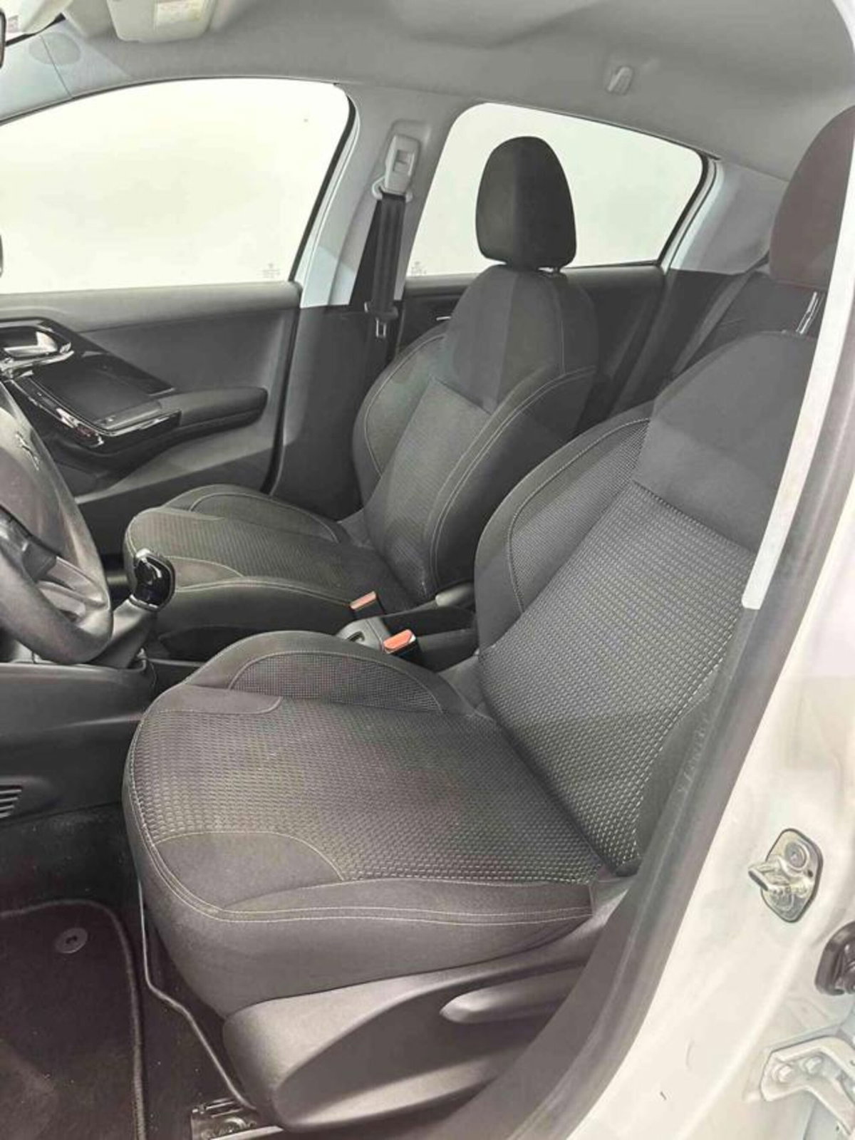 Peugeot 208 82 5 porte Allure (10)