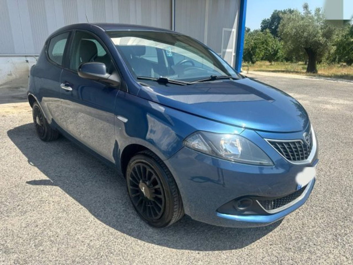 Lancia Ypsilon 1.0 FireFly 5 porte S&S Hybrid Ecochic Silver