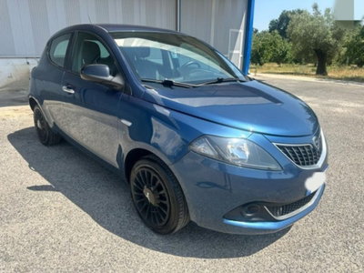 Lancia Ypsilon 1.0 FireFly 5 porte S&S Hybrid Ecochic Silver usata