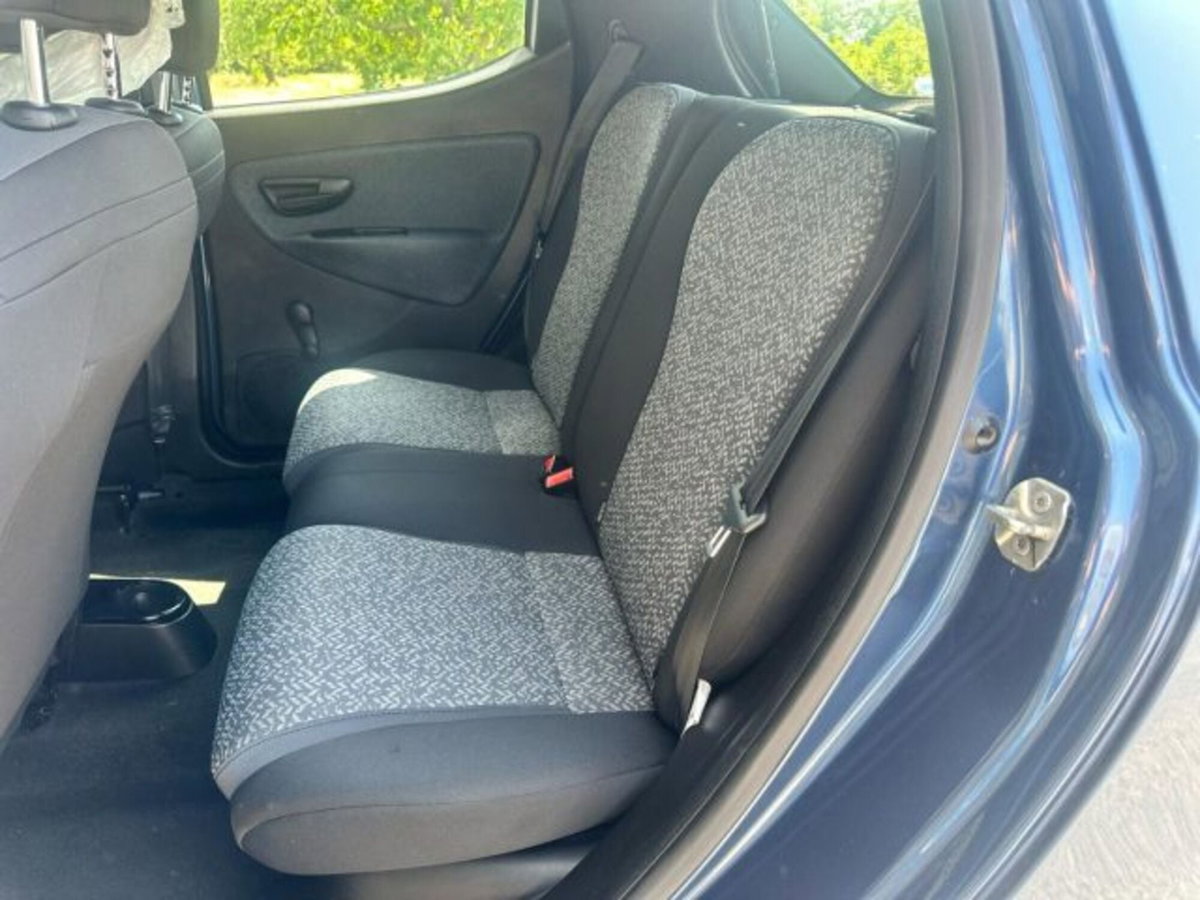 Lancia Ypsilon 1.0 FireFly 5 porte S&S Hybrid Ecochic Silver (10)