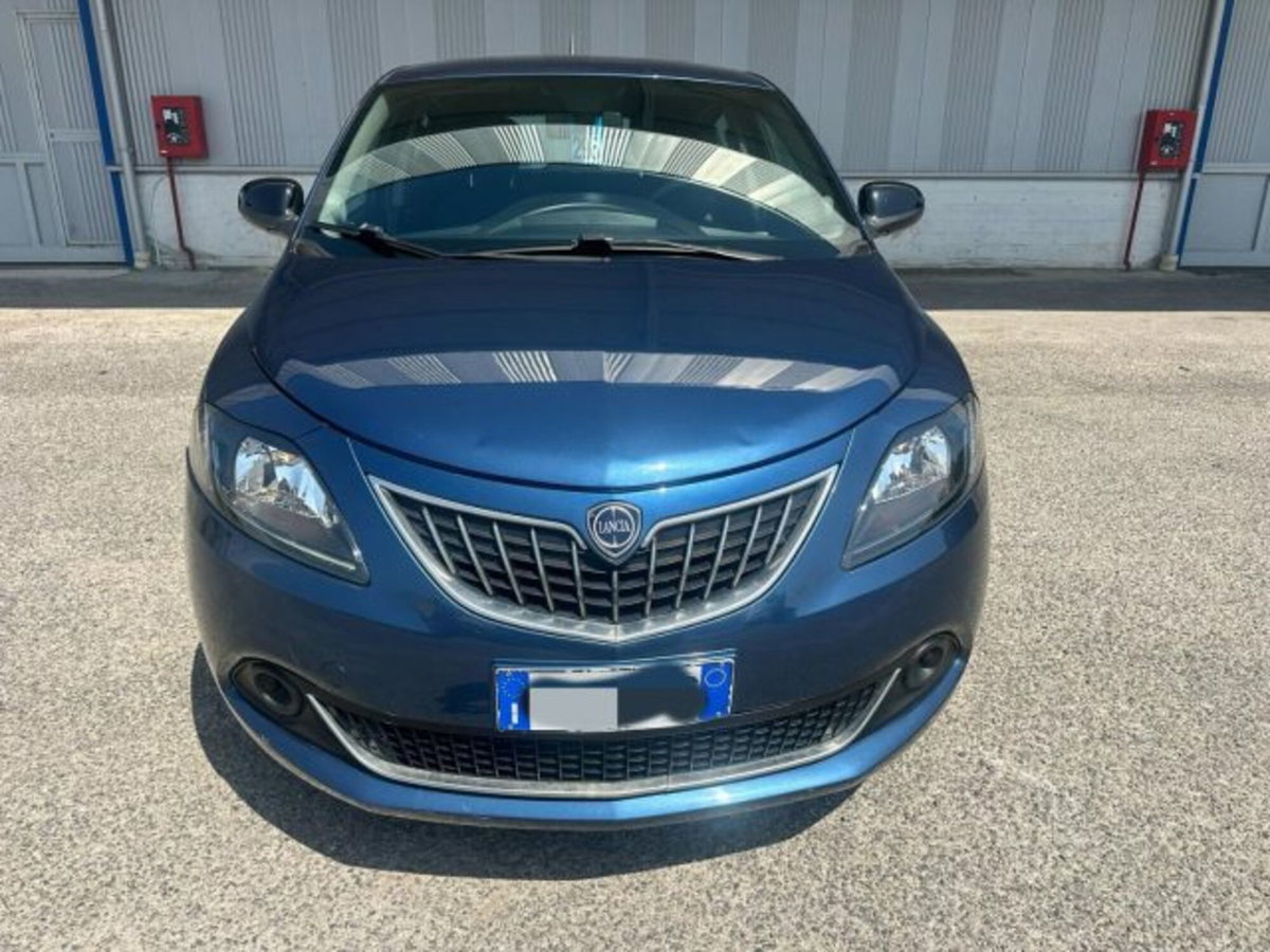 Lancia Ypsilon 1.0 FireFly 5 porte S&S Hybrid Ecochic Silver (2)