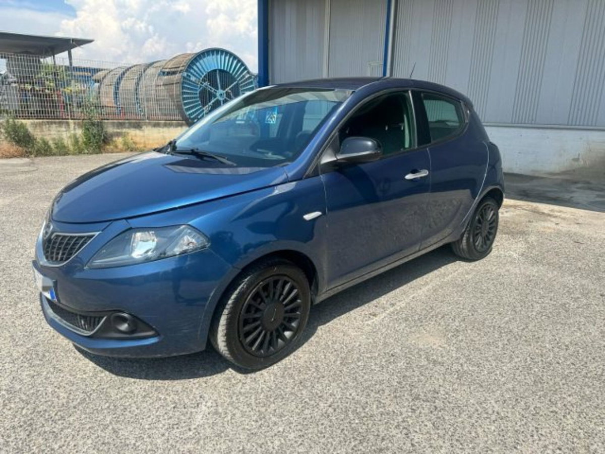 Lancia Ypsilon 1.0 FireFly 5 porte S&S Hybrid Ecochic Silver (3)