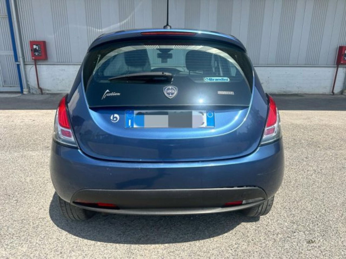 Lancia Ypsilon 1.0 FireFly 5 porte S&S Hybrid Ecochic Silver (5)