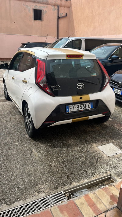 Toyota Aygo Connect 1.0 VVT-i 72 CV 5 porte x-cool (3)