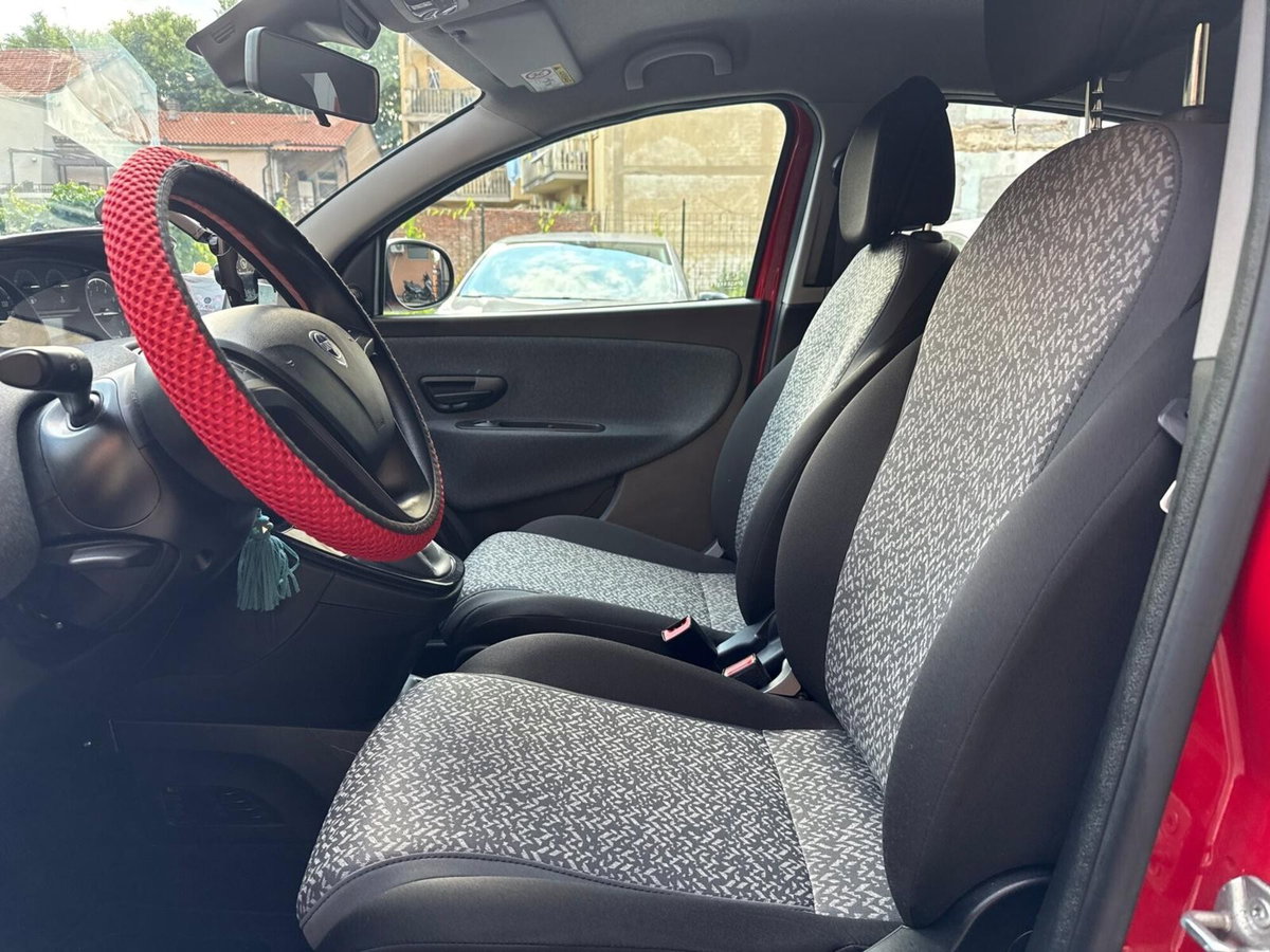 Lancia Ypsilon 1.2 69 CV 5 porte GPL Silver Plus (13)