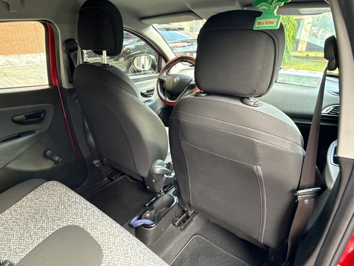 Lancia Ypsilon 1.2 69 CV 5 porte GPL Silver Plus (18)