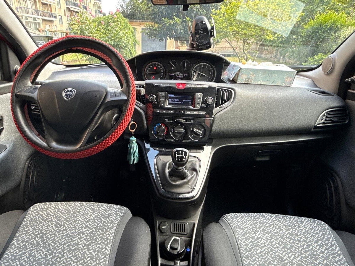 Lancia Ypsilon 1.2 69 CV 5 porte GPL Silver Plus (20)