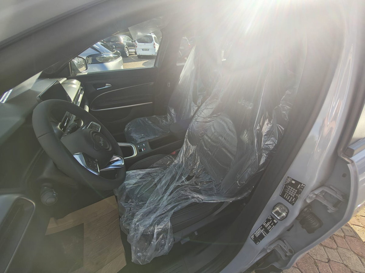 Jeep Avenger 1.2 turbo Summit fwd 100cv (4)
