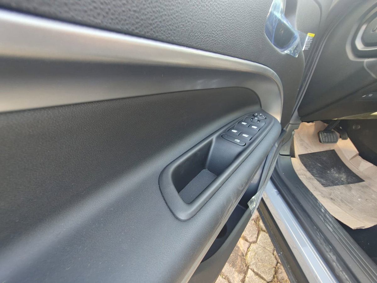 Jeep Avenger 1.2 turbo Summit fwd 100cv (9)