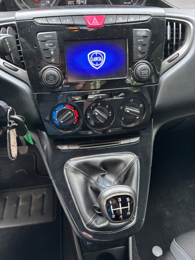 Lancia Ypsilon 1.3 MJT 16V 80 CV 5 porte S&S Platinum (15)