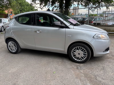 Lancia Ypsilon 1.3 MJT 16V 80 CV 5 porte S&S Platinum (4)