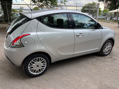 Lancia Ypsilon 1.3 MJT 16V 80 CV 5 porte S&S Platinum (5)