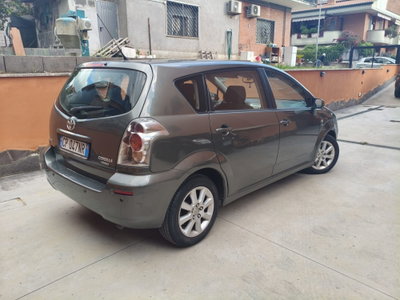 Toyota Corolla Verso 2.0 16V D-4D (3)