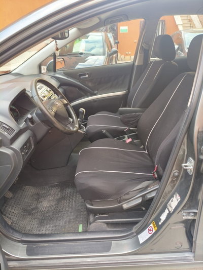 Toyota Corolla Verso 2.0 16V D-4D (7)