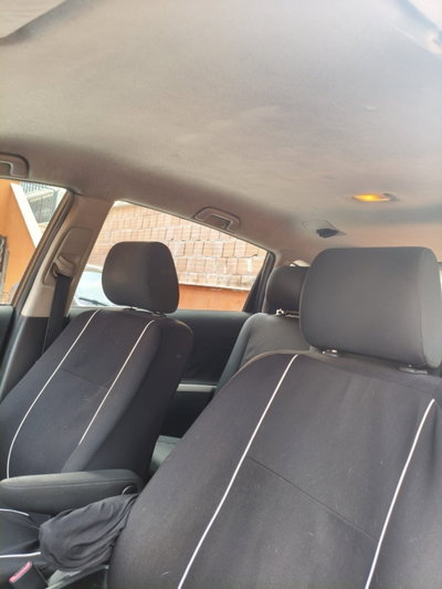 Toyota Corolla Verso 2.0 16V D-4D (8)