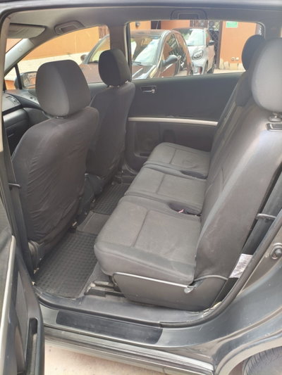Toyota Corolla Verso 2.0 16V D-4D (9)