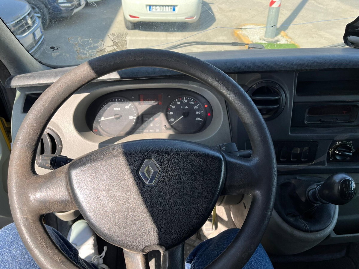 Renault Master Furgone T35/120 2.5 dCi PC-TN Furgone Confort (10)