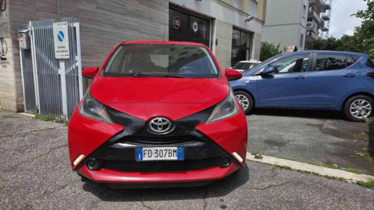 Toyota Aygo 1.0 VVT-i 69 CV 5 porte x-clusiv (3)
