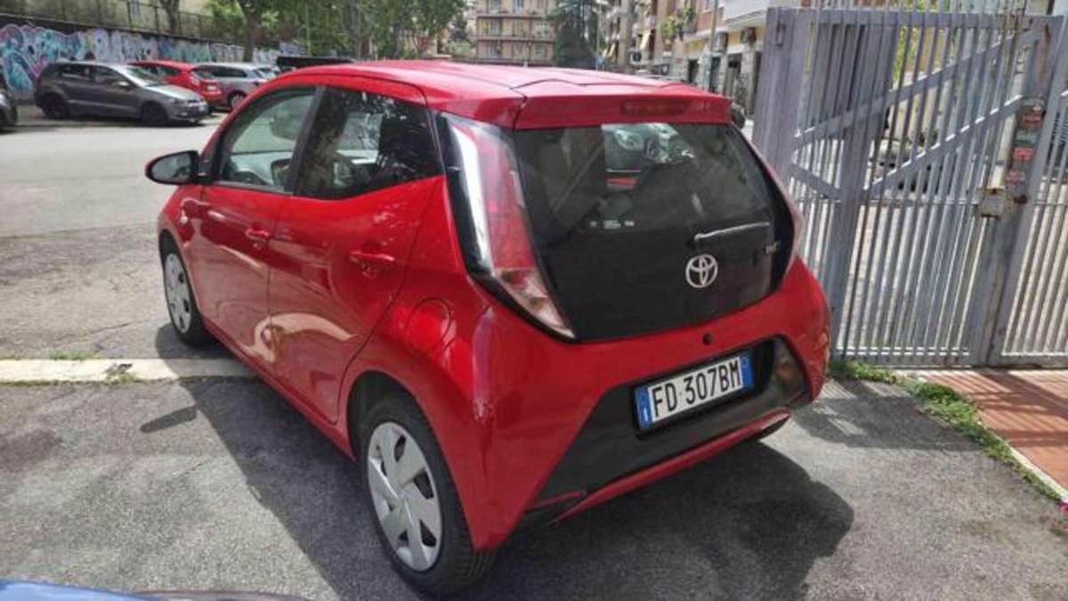 Toyota Aygo 1.0 VVT-i 69 CV 5 porte x-clusiv (6)