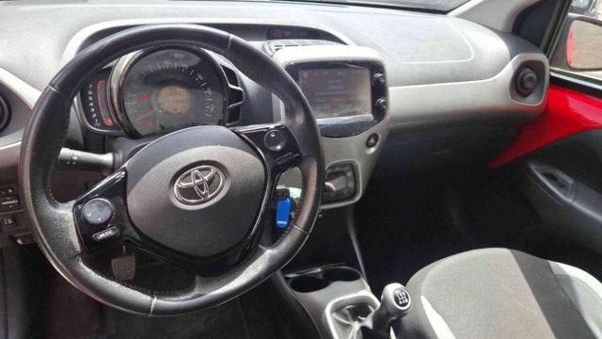 Toyota Aygo 1.0 VVT-i 69 CV 5 porte x-clusiv (7)