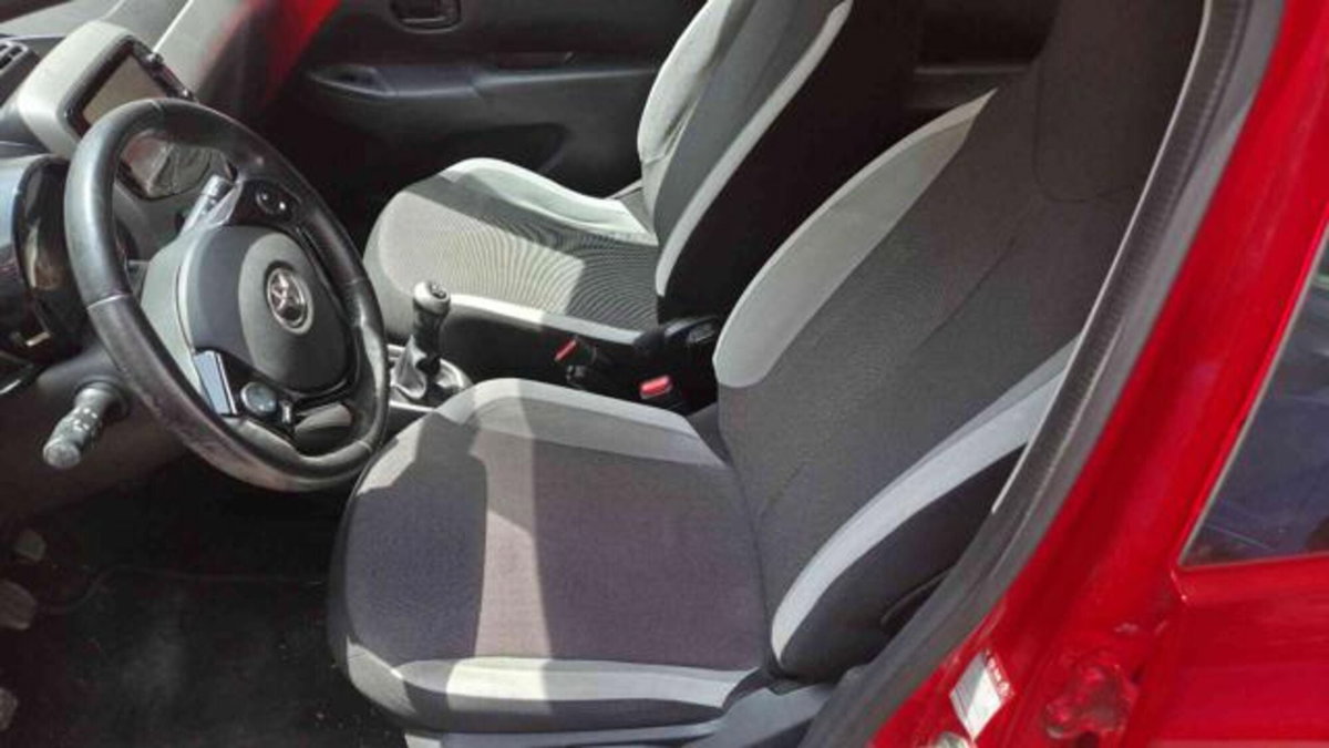 Toyota Aygo 1.0 VVT-i 69 CV 5 porte x-clusiv (8)