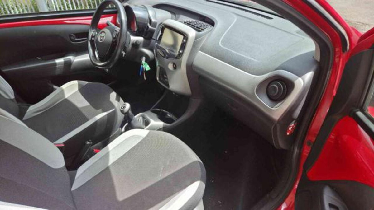 Toyota Aygo 1.0 VVT-i 69 CV 5 porte x-clusiv (9)
