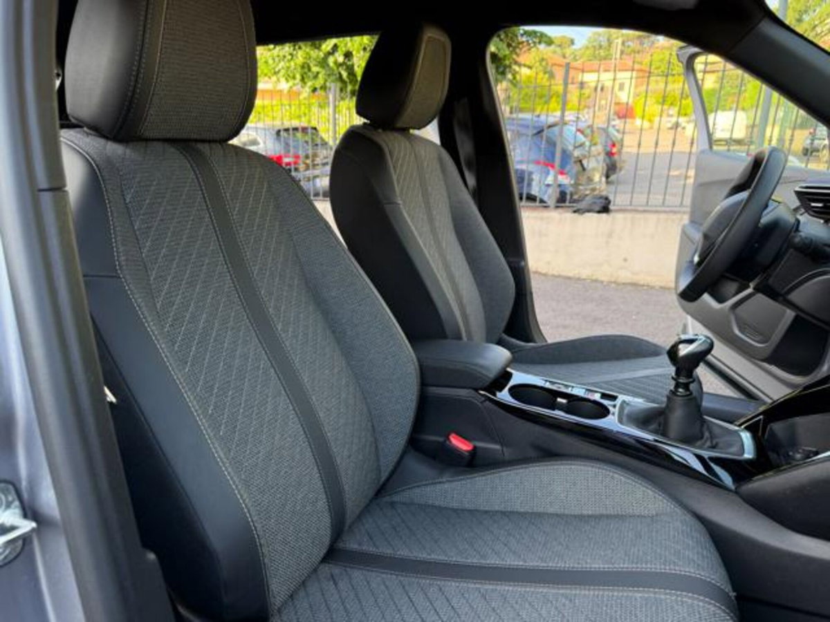 Peugeot 2008 PureTech 100 S&S Allure (10)