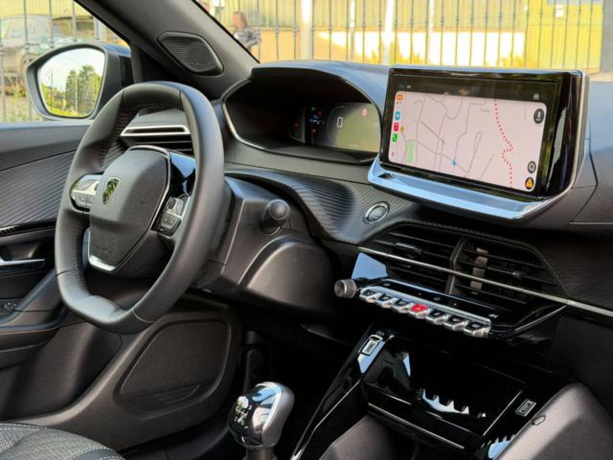 Peugeot 2008 PureTech 100 S&S Allure (12)