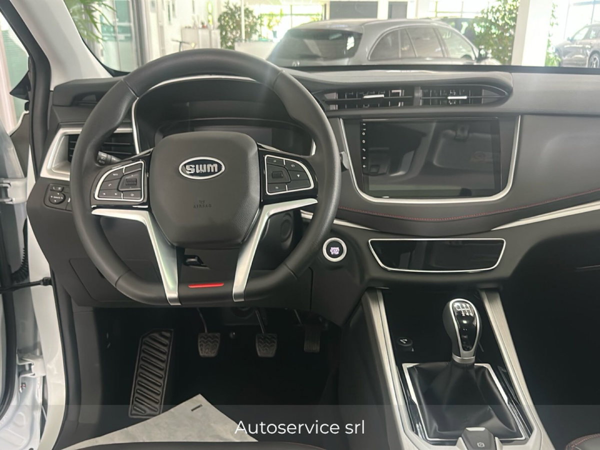 SWM G01 G01 1.5 133cv mt (9)