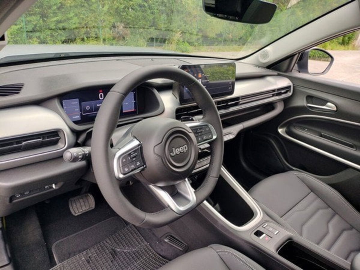 Jeep Avenger 1.2 turbo e-hybrid mhev Summit fwd 110cv edct6 (15)