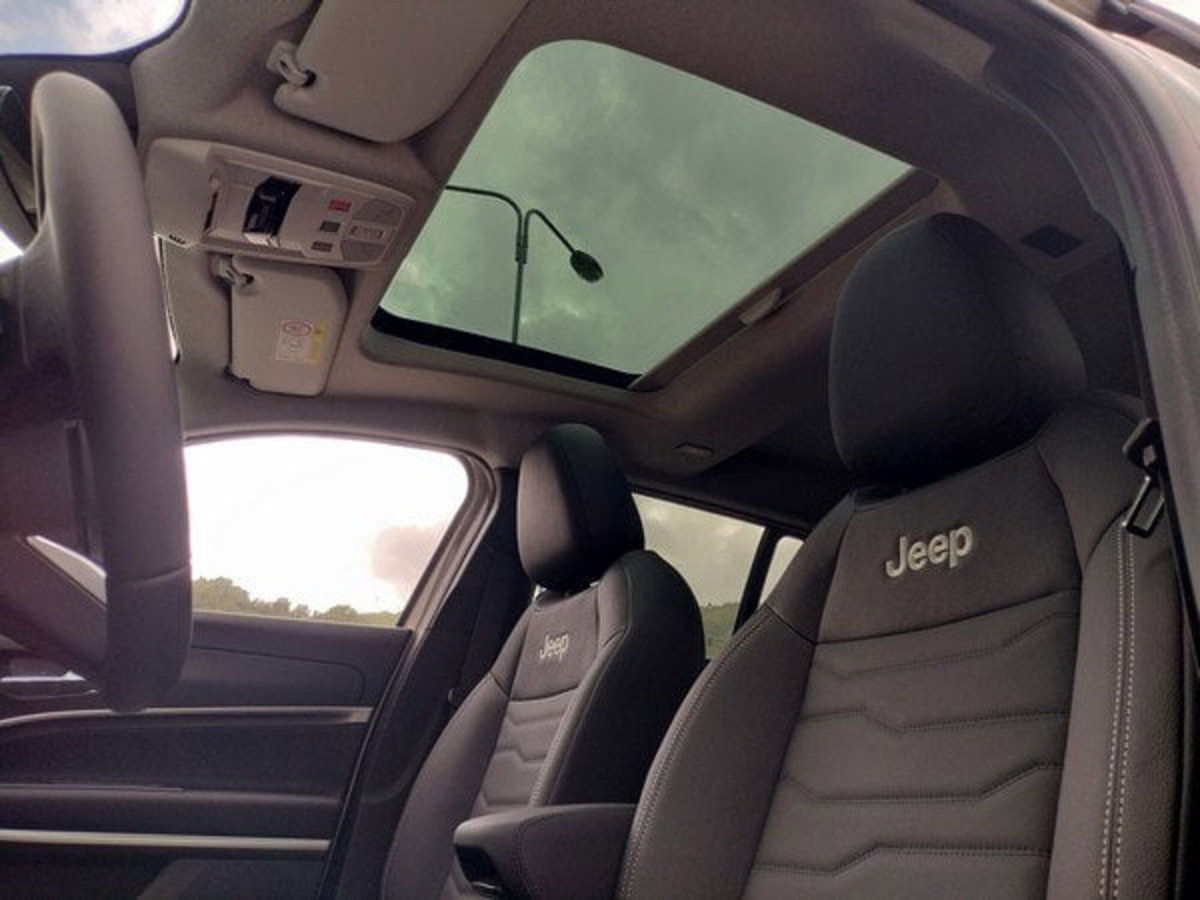 Jeep Avenger 1.2 turbo e-hybrid mhev Summit fwd 110cv edct6 (14)