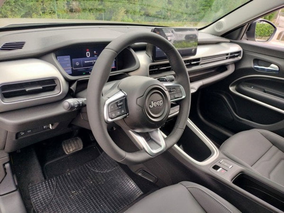 Jeep Avenger 1.2 turbo e-hybrid mhev Summit fwd 110cv edct6 (16)
