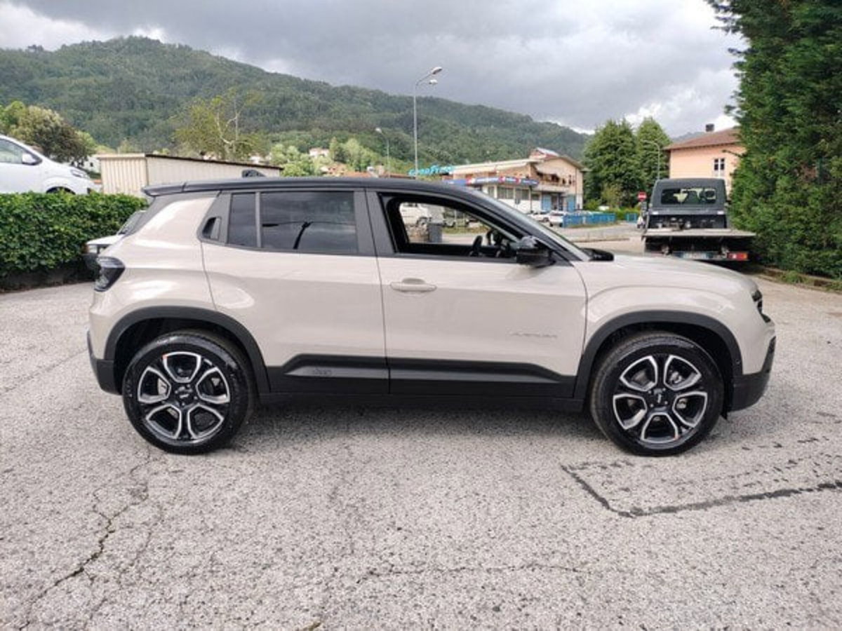 Jeep Avenger 1.2 turbo e-hybrid mhev Summit fwd 110cv edct6 (4)