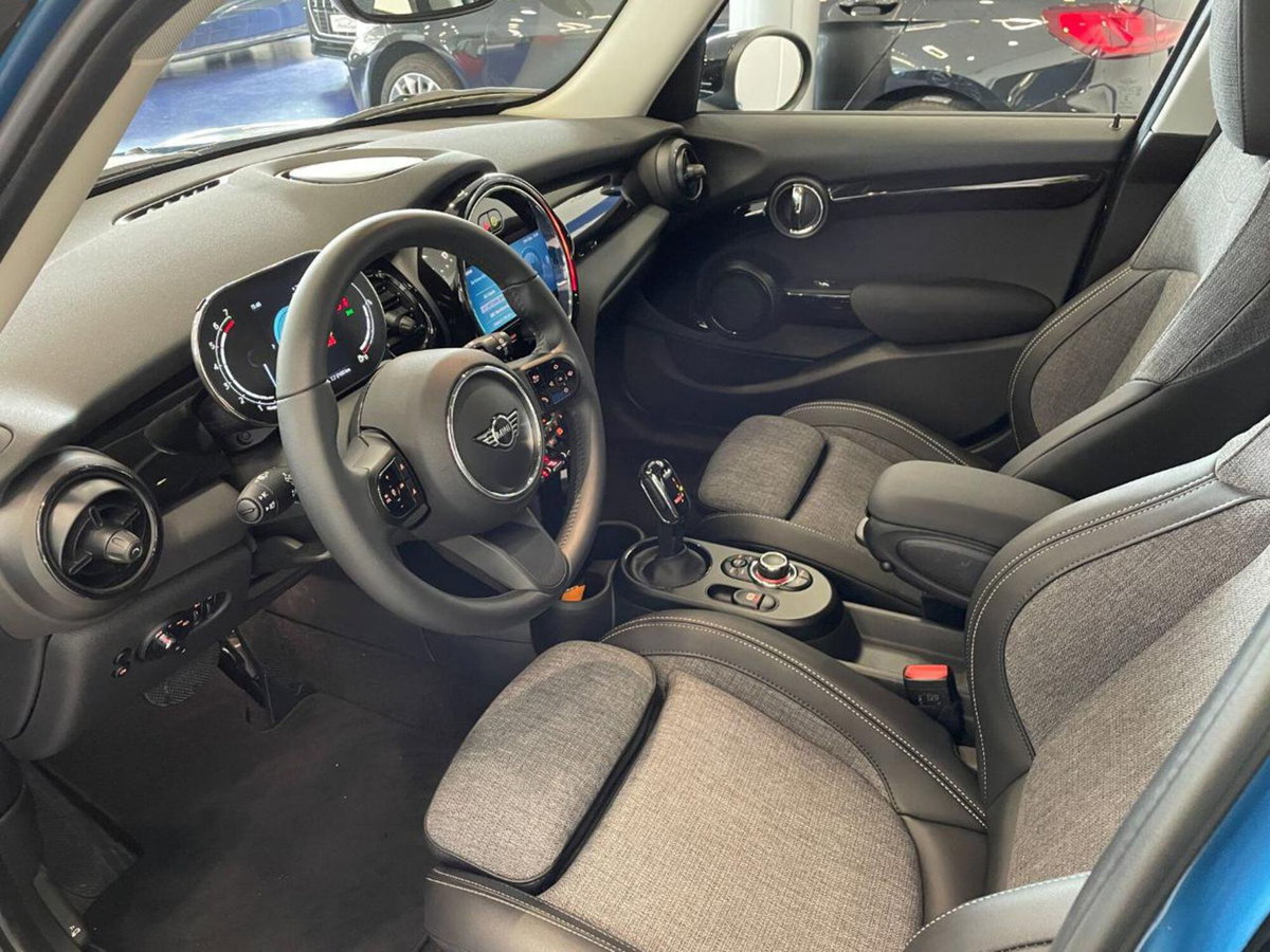 MINI Mini 1.5 Cooper 5 porte (9)