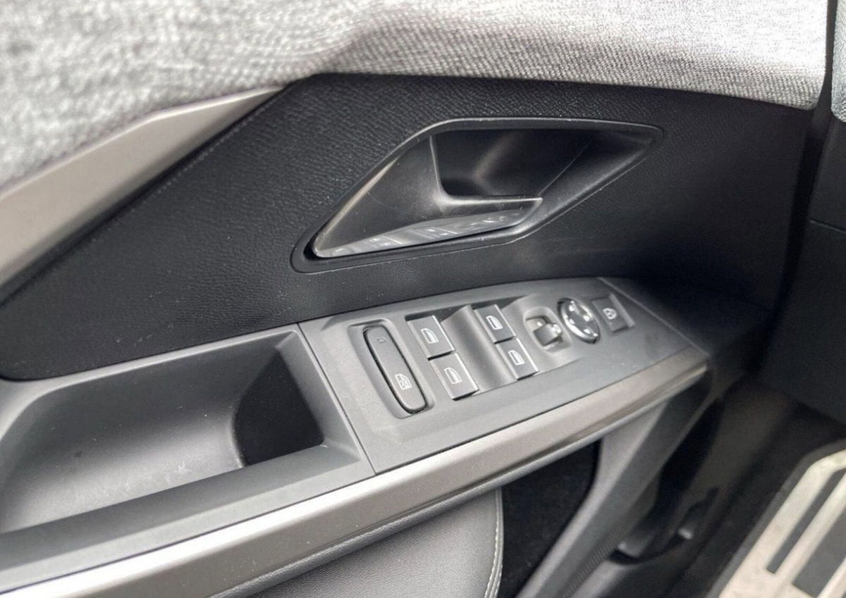 Peugeot 3008 1.2 hybrid GT 145cv e-dcs6 (10)