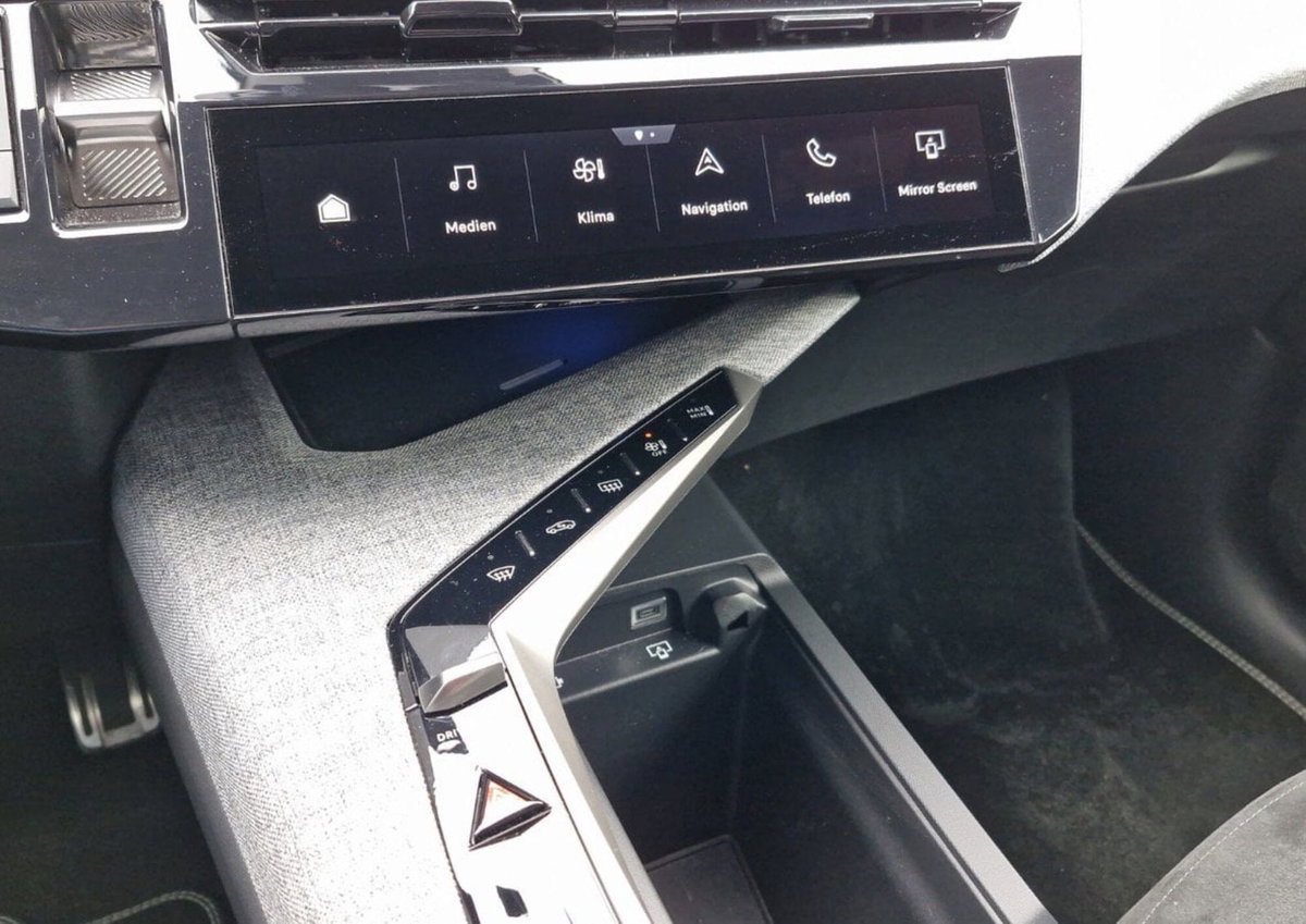 Peugeot 3008 1.2 hybrid GT 145cv e-dcs6 (14)