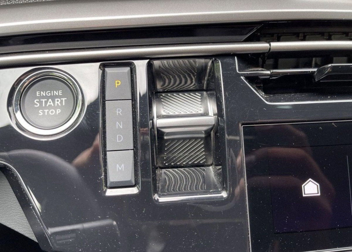 Peugeot 3008 1.2 hybrid GT 145cv e-dcs6 (15)