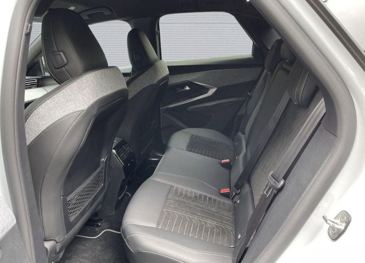 Peugeot 3008 1.2 hybrid GT 145cv e-dcs6 (7)