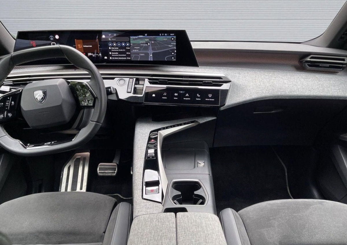 Peugeot 3008 1.2 hybrid GT 145cv e-dcs6 (9)