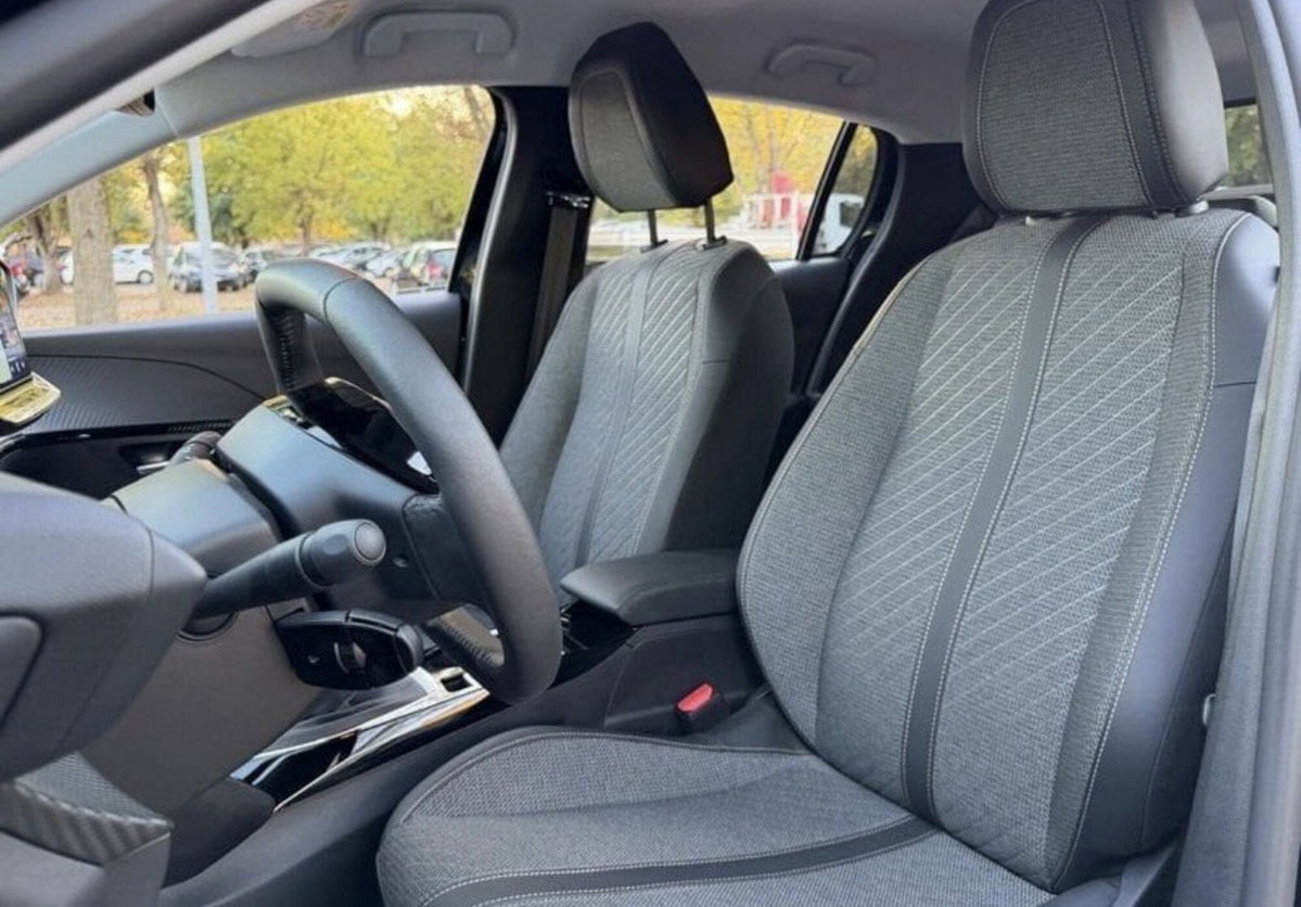 Peugeot 208 PureTech 100 Stop&Start 5 porte Allure (6)