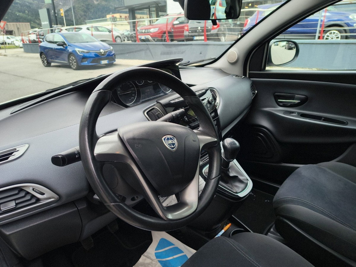 Lancia Ypsilon 1.2 69 CV Argento (10)