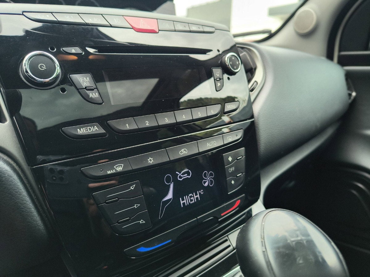 Lancia Ypsilon 1.2 69 CV Argento (15)
