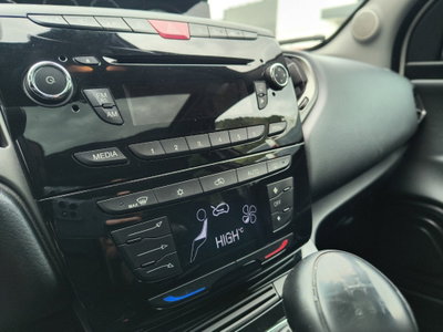 Lancia Ypsilon 1.2 69 CV Argento (15)