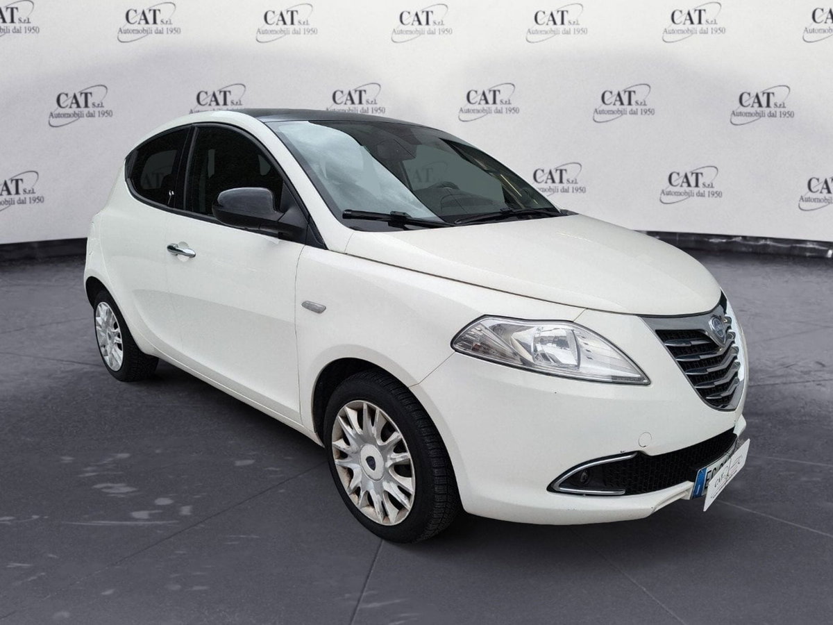 Lancia Ypsilon 1.2 69 CV Argento (4)