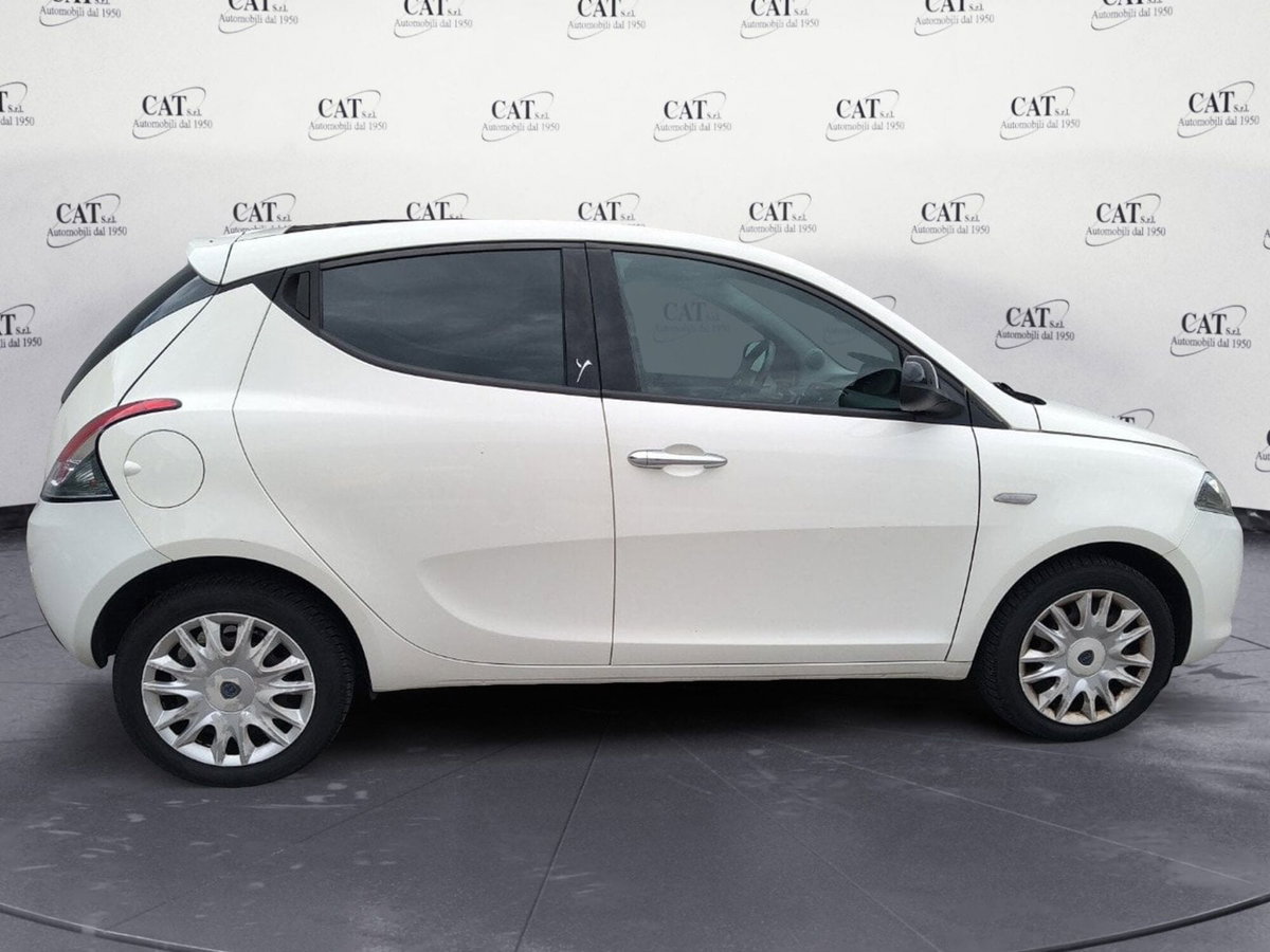 Lancia Ypsilon 1.2 69 CV Argento (5)